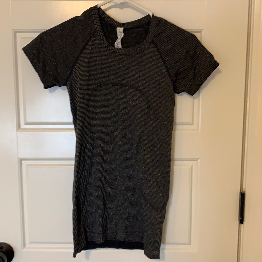 Lululemon Swiftly shirt size 4